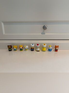 Hello Kitty Figurine Set